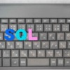 キーボードの上にSQLと書かれた文字の画像